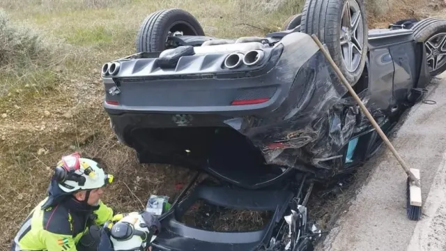 Accidente con vuelco del turismo en el kilómetro 3 de la A-367