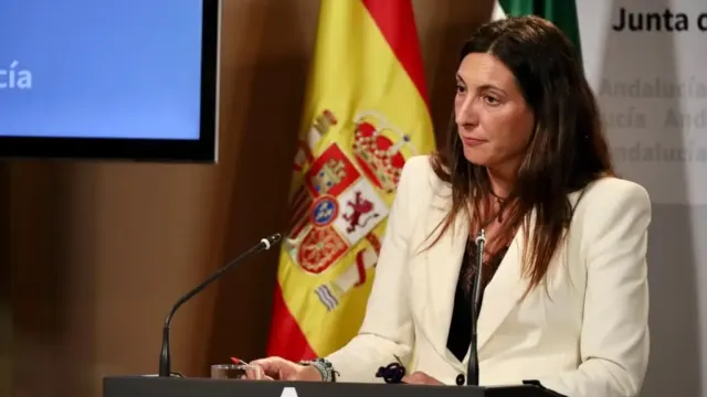 La consejera de Igualdad, Loles López, condena en nombre del Gobierno andaluz el asesinato machista de Benalmádena