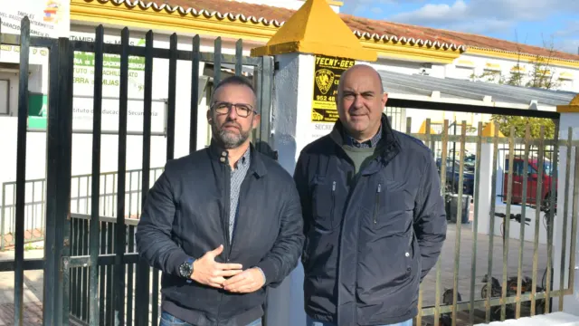 Los socialistas critican que el cambio de gestión se haya producido “en pleno curso escolar” y advierten que, hasta la fecha, “no se ha contratado el personal necesario, ni se ha autorizado el uso…