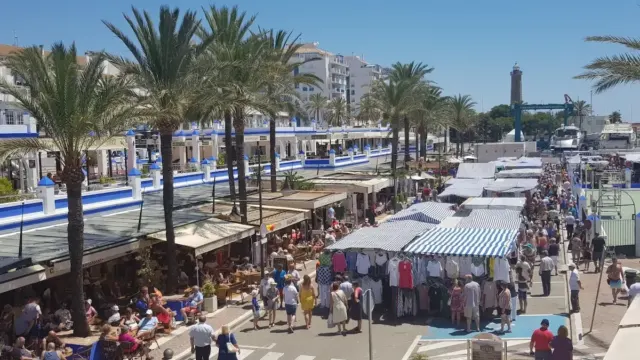 Plantón de los comerciantes del rastro de Estepona