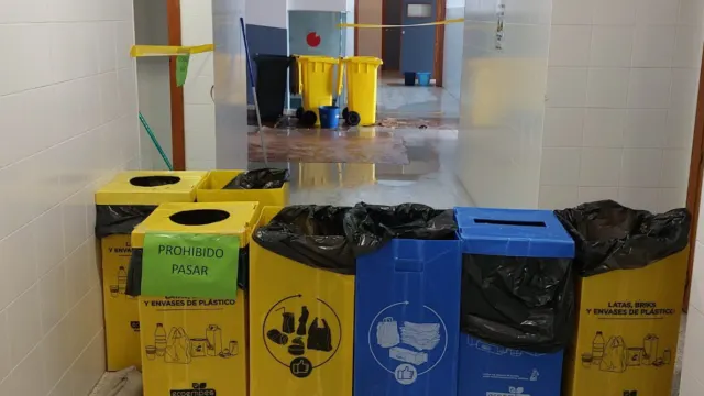 Estado crítico del IES Villa de Mijas tras las inundaciones: goteras, desprendimientos de techos, filtraciones…