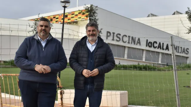 Una piscina «heredada» por el Gobierno municipal en La Cala de Mijas, uno de los grandes “hitos” del mandato de Josele González
