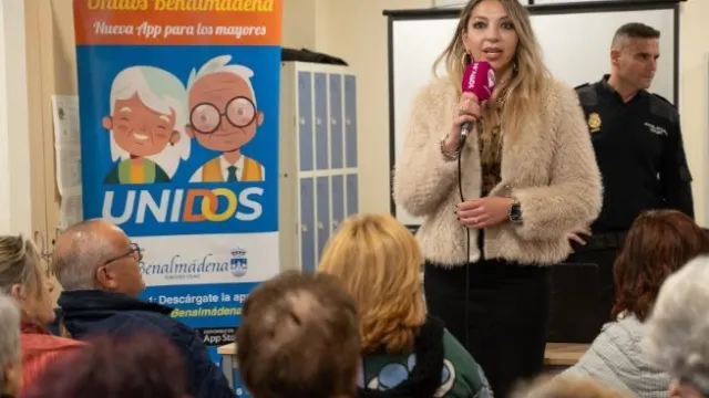 La Policía Nacional forma a los mayores de Benalmádena frente a los riesgos digitales