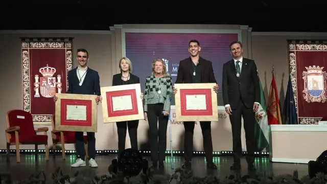 Elena Benítez, Luis Ángel Maté y Ayoub Ghadfa reciben las Medallas de la Ciudad de Marbella