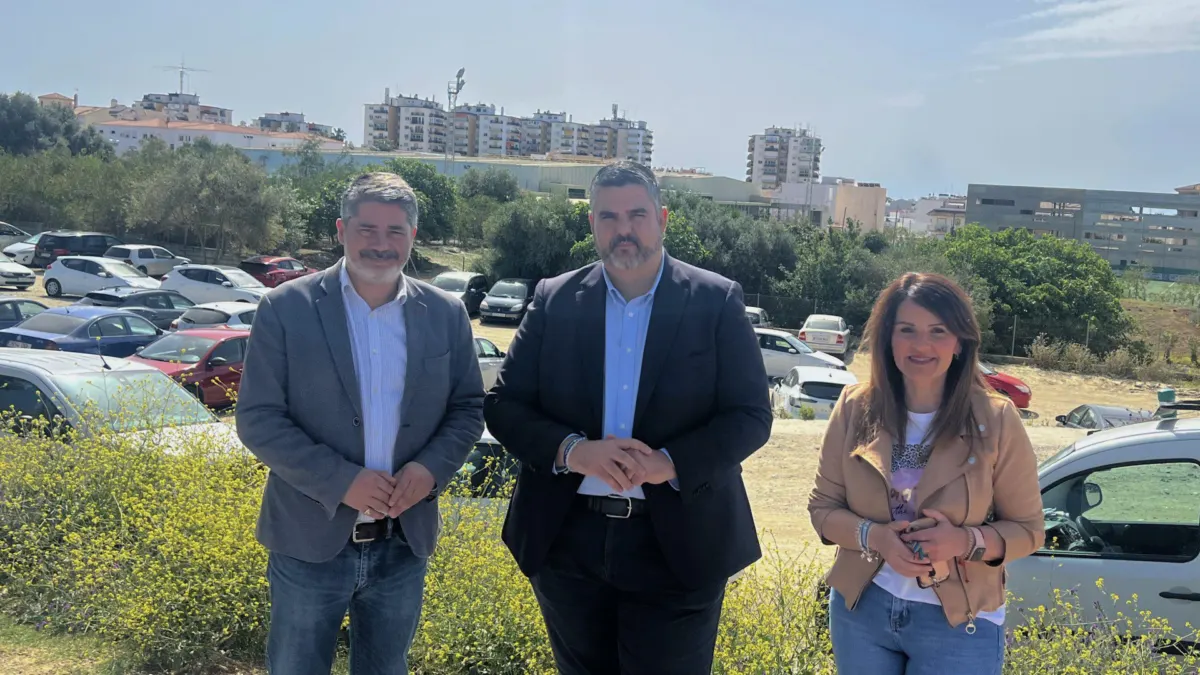 Josele González dejó contratada la redacción del proyecto para cambiar la cubierta de la piscina de Las Lagunas antes de la moción de censura