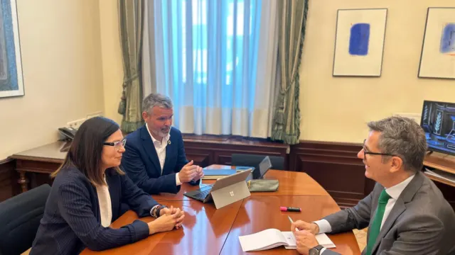 Isabel Pérez y Pepe Bernal se reúnen con el ministro Félix Bolaños para abordar asuntos clave para el municipio