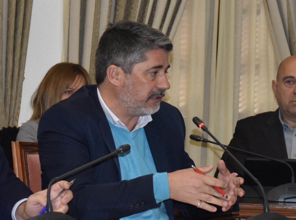Roy Pérez