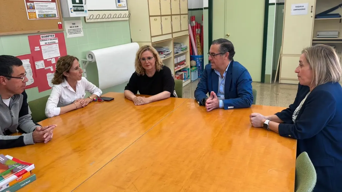 Briones visita en Fuengirola la actuación del CEIP Andalucía y traslada los pormenores del futuro CEIP Pablo Ruiz Picasso