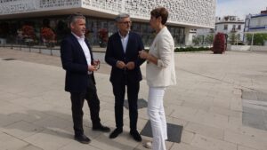 Emma Molina apela a la dignidad de los concejales del PP de Estepona: “Si piensan fríamente por lo que va a ser juzgado el alcalde, deberían algunos de plantearse la dimisión” 1 Emma Molina apela a la dignidad de los concejales del PP de Estepona: “Si piensan fríamente por lo que va a ser juzgado el alcalde, deberían algunos de plantearse la dimisión”