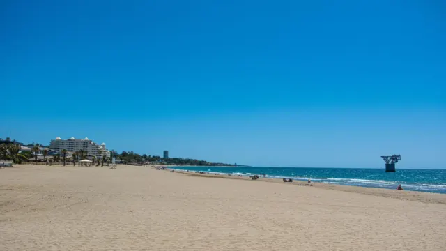 Isabel Pérez lamenta la actitud del PP, que tras publicarse en el BOE la declaración de impacto ambiental para la estabilización de las playas de…