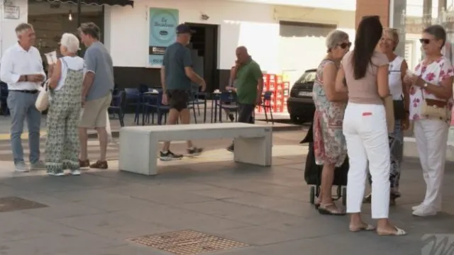 Campaña de limpieza para tratar las micciones de las mascotas en Manilva