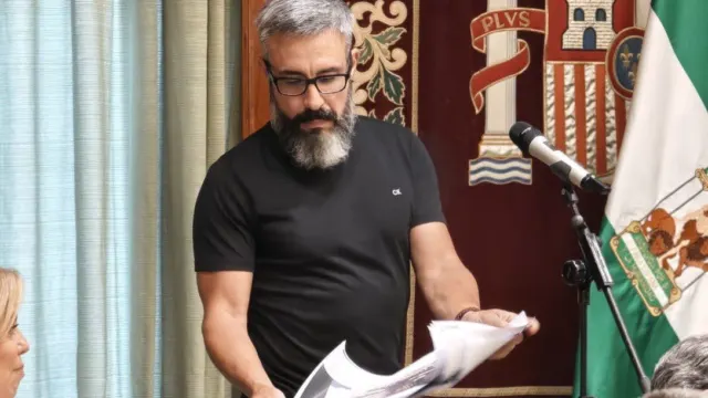 Conductores sin baño en Marbella: El PSOE arranca el compromiso del Ayuntamiento de habilitar aseos para los trabajadores de Avanza