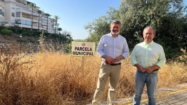 Preocupación en Mijas por la falta de desbroce en caminos y parcelas municipales ante el riesgo de incendios