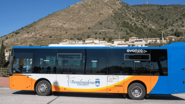Usuarios del autobús urbano de Benalmádena reclaman la devolución del dinero de sus billetes