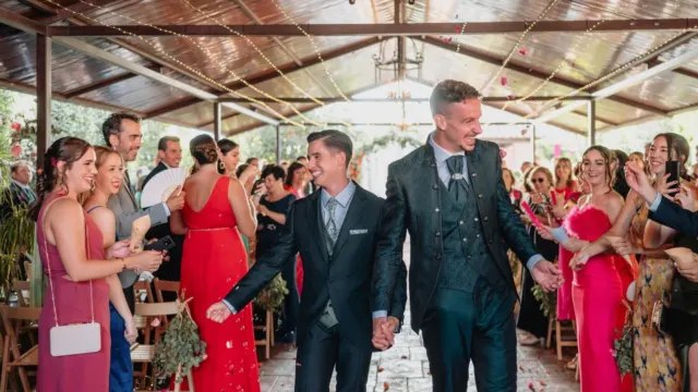 El ex portero del Marbella FC hace historia con la primera boda gay del fútbol profesional español
