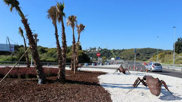 Alarma vecinal en Estepona por el “punto negro” de la A-7 frente al Hotel Estepona