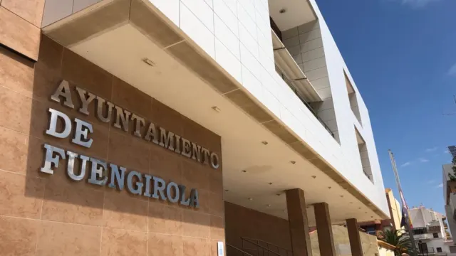 Fuengirola fichará detectives privados para controlar bajas de empleados municipales