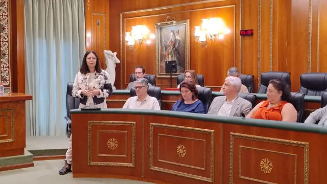 Ángeles Muñoz con una mano «regala» dinero a Moreno Bonilla y con otra pide créditos millonarios a Pedro Sánchez