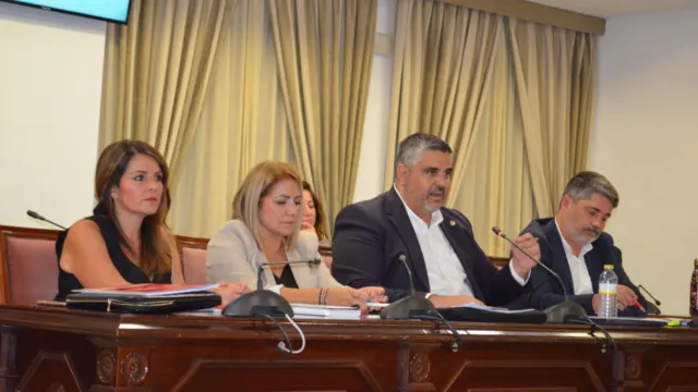 El PSOE de Mijas exige en el pleno del Ayuntamiento la dimisión de Moreno Bonilla por la crisis de los cribados del cáncer de mama