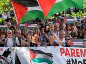 Centenares de personas en Benalmádena piden el fin del genocidio en Gaza
