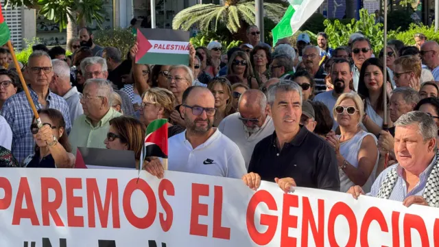 Centenares de personas en Benalmádena piden el fin del genocidio en Gaza