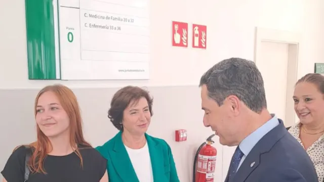 Carmen Segura reclama más medios y personal para la sanidad pública en la inauguración del centro de salud de Los Boliches