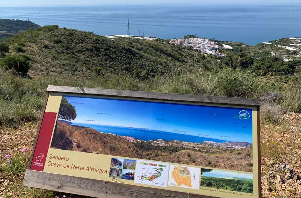 La Cueva de Nerja no solo se descubre bajo tierra, también se camina por encima de ella