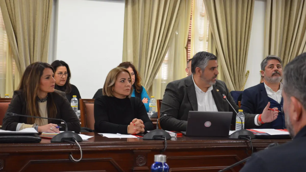 El PSOE denuncia que el Ayuntamiento de Mijas elimina la gratuidad del deporte a mayores, equinoterapia y mujeres embarazadas