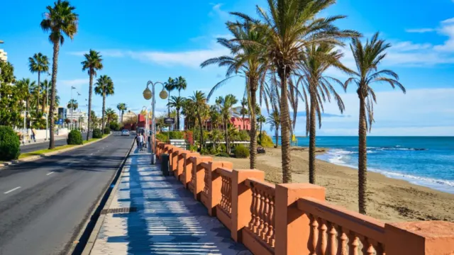 El Observatorio de Turismo de Benalmádena solicita la paralización de las obras de la Autovía del Agua durante los meses de verano