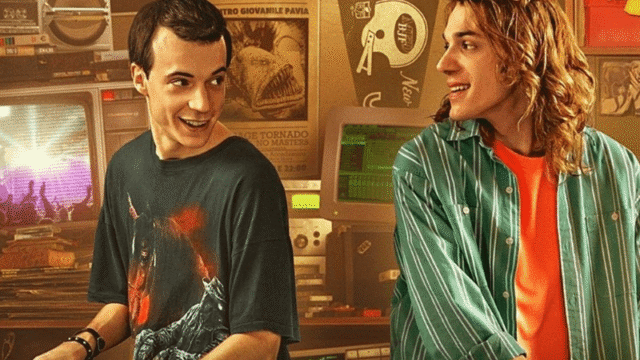 Benalmádena se convierte en escenario del rodaje de la gran serie italiana de Sky, Now y Apple TV sobre el mítico grupo ‘883’