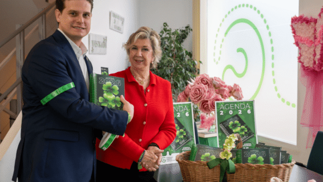 El Ayuntamiento de Benalmádena se suma al ‘Brazalete de la Esperanza’ en el Día Mundial contra el Cáncer