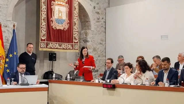 El PP vota en contra de que la Junta de Andalucía asuma la gestión del traslado de trabajadores al Hospital Costa del Sol