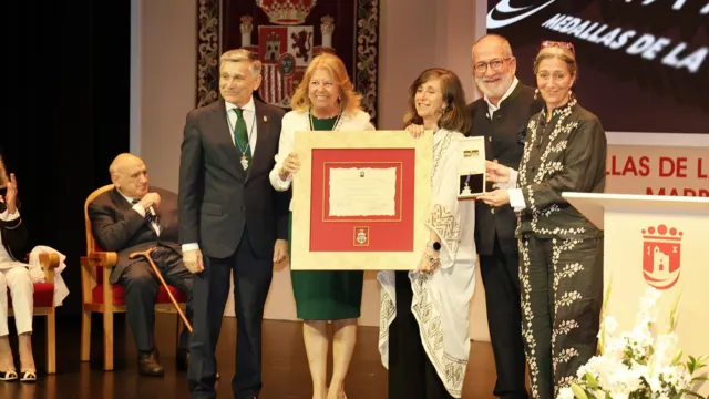 Marbella condecora a sus referentes con la Medalla de la Ciudad en un emotivo Día de Andalucía