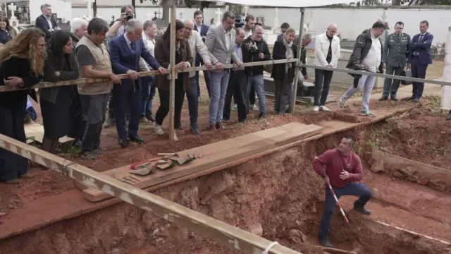 El Gobierno de España reconoce como víctima al cabo de la Guardia Civil Luis Ortega Godoy y entrega sus restos a la familia en Minas de Riotinto