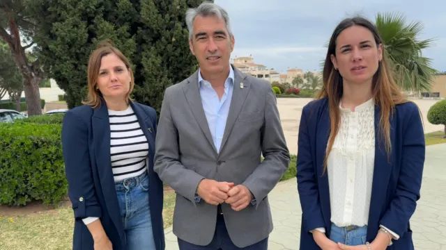Exigen explicaciones al alcalde de Benalmádena por “el ridículo institucional” motivado por la difusión de la polémica imagen generada por IA
