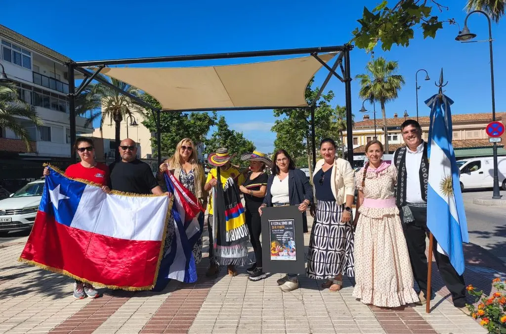 La Cala de Mijas celebra el II Festival Somos Uno con la participación de una decena de países, música, gastronomía y bailes