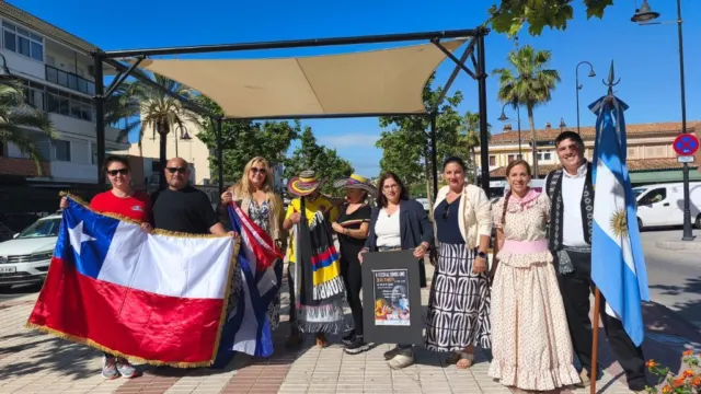 La Cala de Mijas celebra el II Festival Somos Uno con la participación de una decena de países, música, gastronomía y bailes