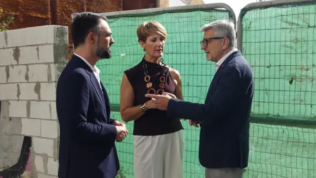 La vivienda como negocio: El PSOE denuncia el modelo especulador del PP que permite al alcalde de Estepona construir 20 apartamentos turísticos en…