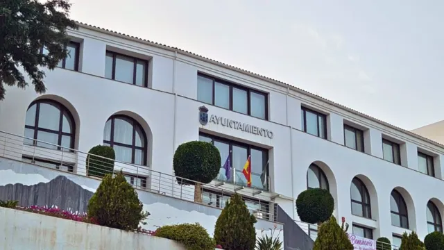 «Si todo se ha hecho bien, ¿por qué lo ocultan?»: Luis Feito exige transparencia en el proceso de vivienda de Benahavís