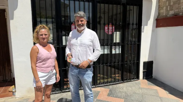 Críticas a Ana Mata por eliminar los préstamos de libros de la biblioteca Entreculturas durante el mes de julio