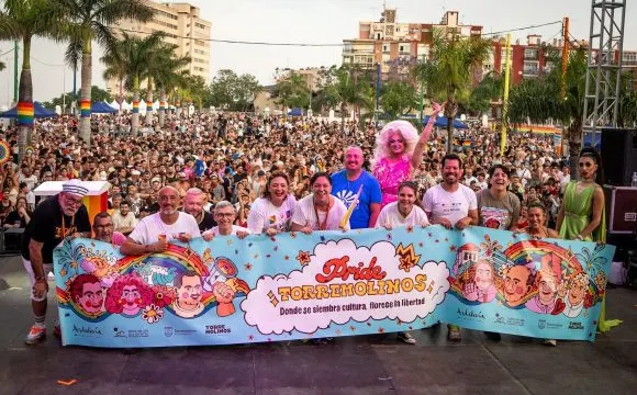 La cultura, protagonista de una multitudinaria manifestación del Pride por la diversidad y la convivencia en Torremolinos