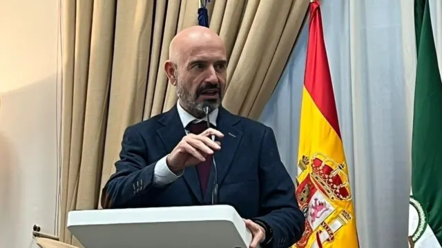 El subdelegado del Gobierno acusa al PP de «sectarismo institucional» por excluir al Ejecutivo de la entrega de viviendas en Fuengirola