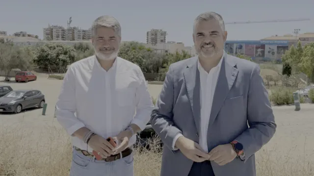 Reprochan a Ana Mata que la reparación de la piscina de Las Lagunas de Mijas siga en el aire 14 meses después del cierre