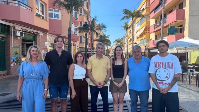 Denuncian que el alcalde de Benalmádena gobierna «a base de propaganda» y da la espalda a los problemas reales de la ciudad