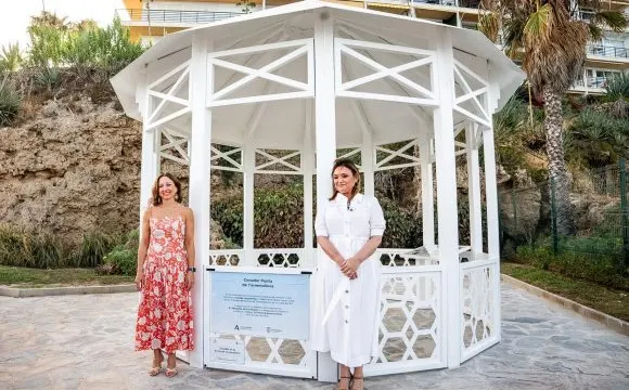 Torremolinos inaugura un cenador con el que homenajea a George Langworthy, pionero del turismo en el municipio