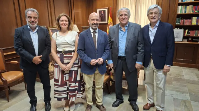 Javier Salas destaca el apoyo del Gobierno a los empresarios de playas y lamenta los bulos del PP sobre el Reglamento de Costas