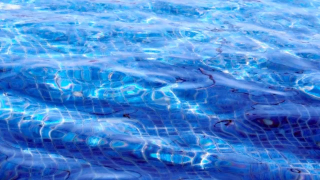 Se investiga la intoxicación de alrededor de 60 bañistas en la piscina de un complejo en Benahavís