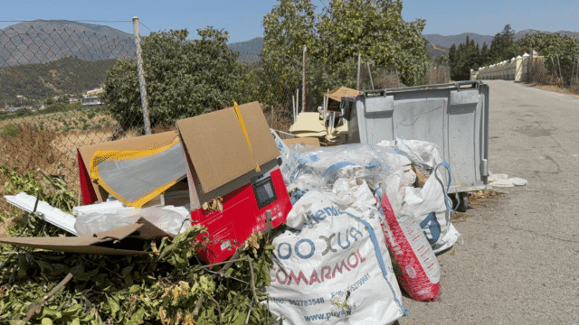 Emma Molina denuncia que Estepona tiene «un servicio de limpieza de 2011 para una ciudad de 2026»