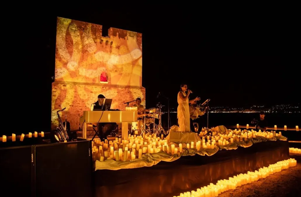 Una noche con miles de velas, música y danza convertirán la Torre de la Sal, de Casares Costa, en un escenario de ensueño