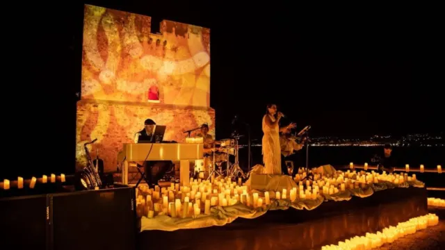 Una noche con miles de velas, música y danza convertirán la Torre de la Sal, de Casares Costa, en un escenario de ensueño